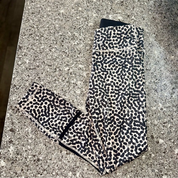 Lululemon Pedal To The Medal 7/8 Tight *Full-On Luxtreme - Size 4 🌟👟 - Picture 2 of 14